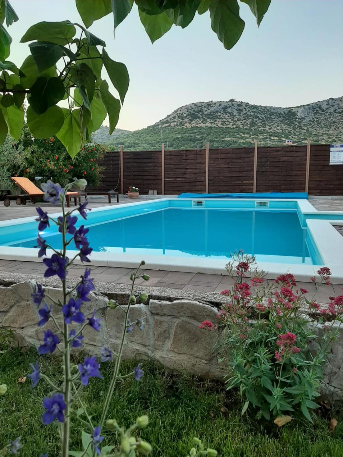 Apartment Smilje Šibenik Exteriör bild