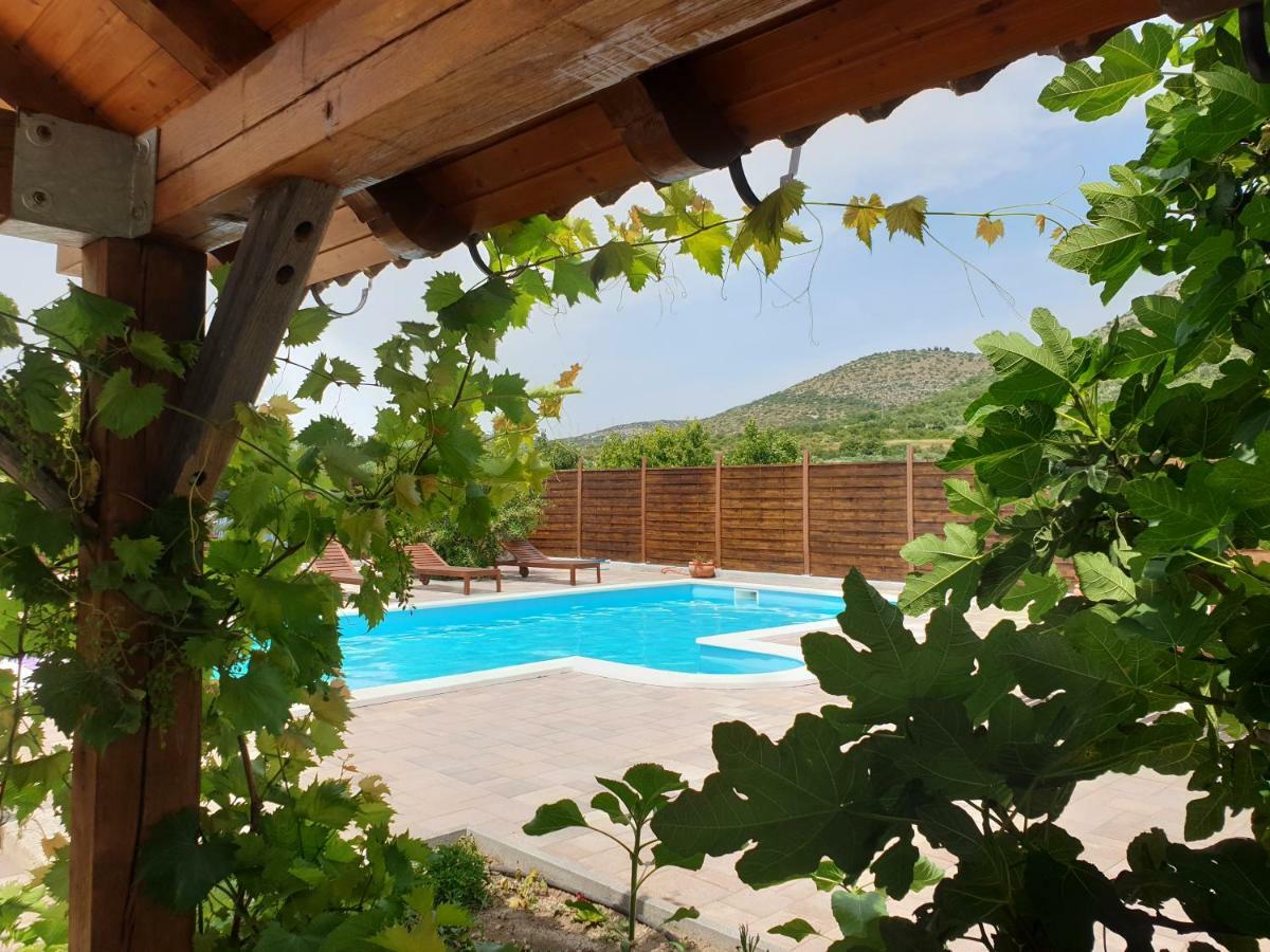 Apartment Smilje Šibenik Exteriör bild
