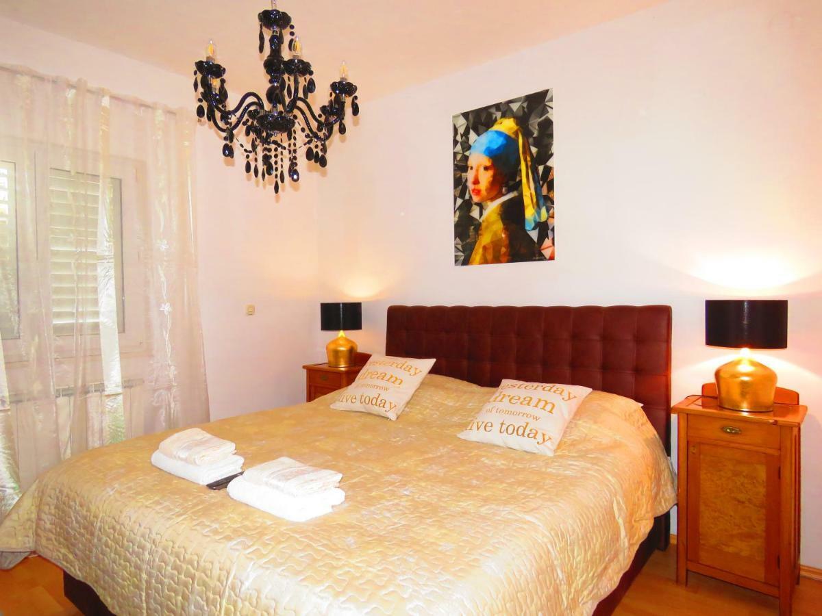 Apartment Smilje Šibenik Exteriör bild